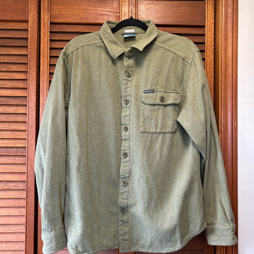 Columbia Olive Green Button-Up Shirt